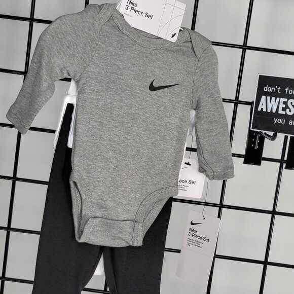 Nike 3-Piece Set for Newborns - Gray Bodysuit & Pants with Black Logo - Picture 7 of 7